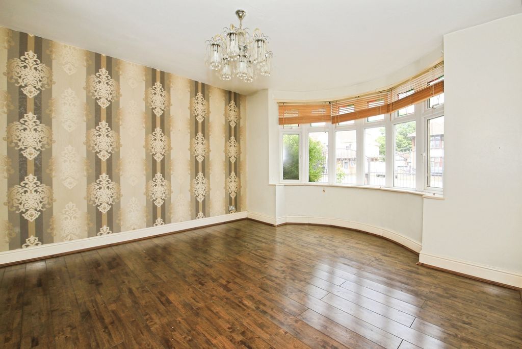 Property photo 3 of 19 Pbox-Img.Jpg