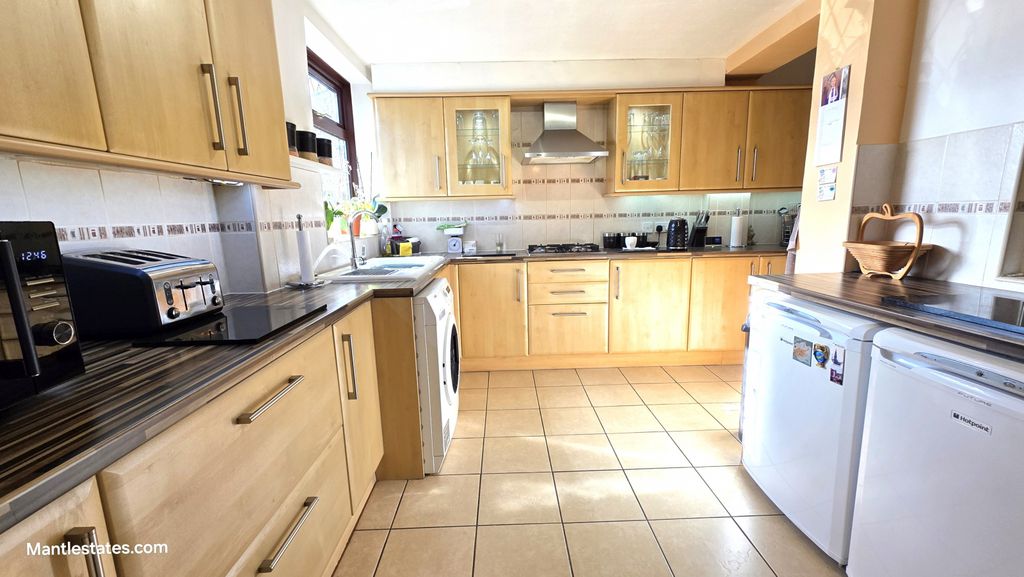 Property photo 2 of 16 Kitchen