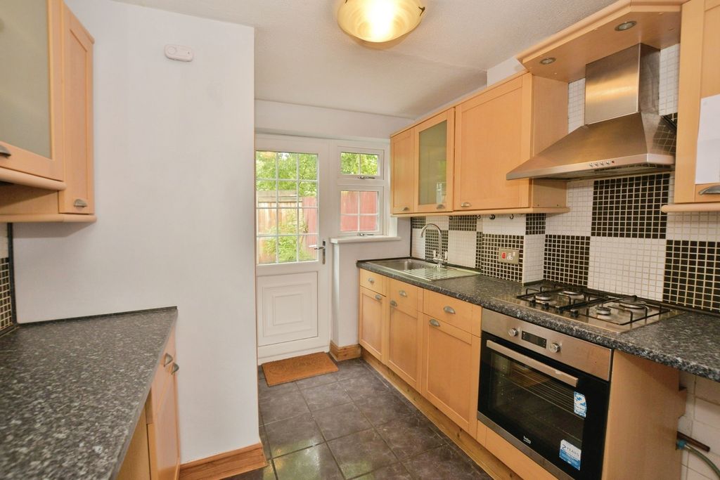 Property photo 3 of 12 Kitchen