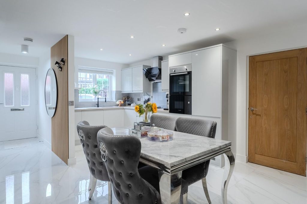 Property photo 2 of 23 Brierley Lane-18.Jpg