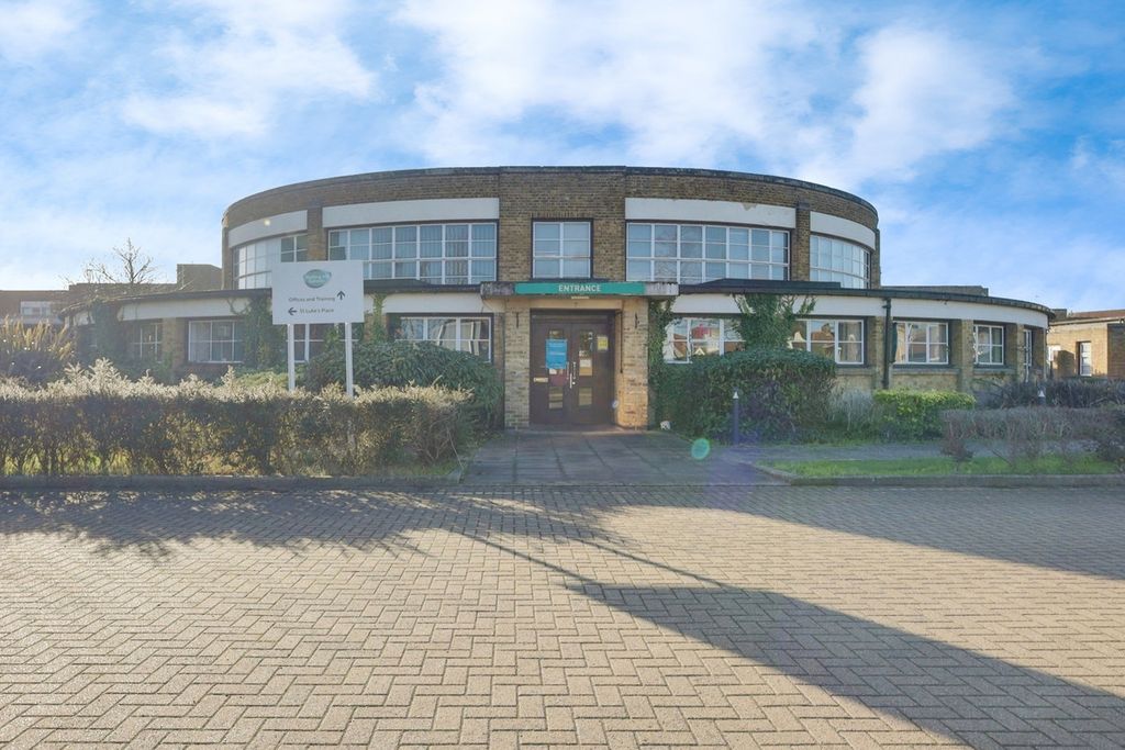 Property photo 1 of 9