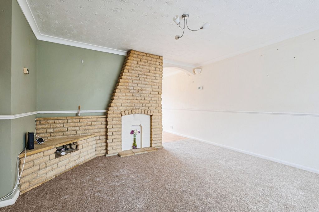 Property photo 3 of 17 Photo