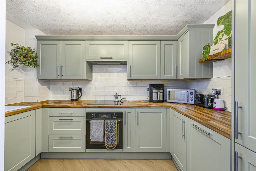 Property photo 3 of 15 50 Viking Place-10.Jpg