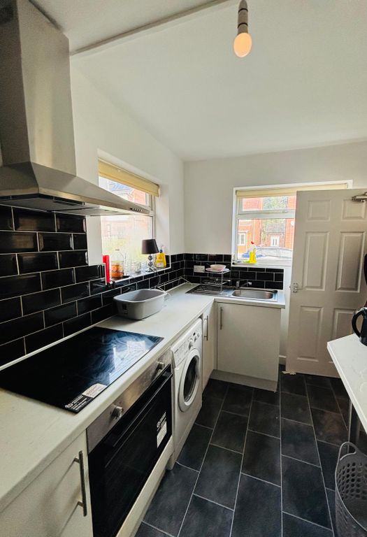 Property photo 3 of 6 Kitchen