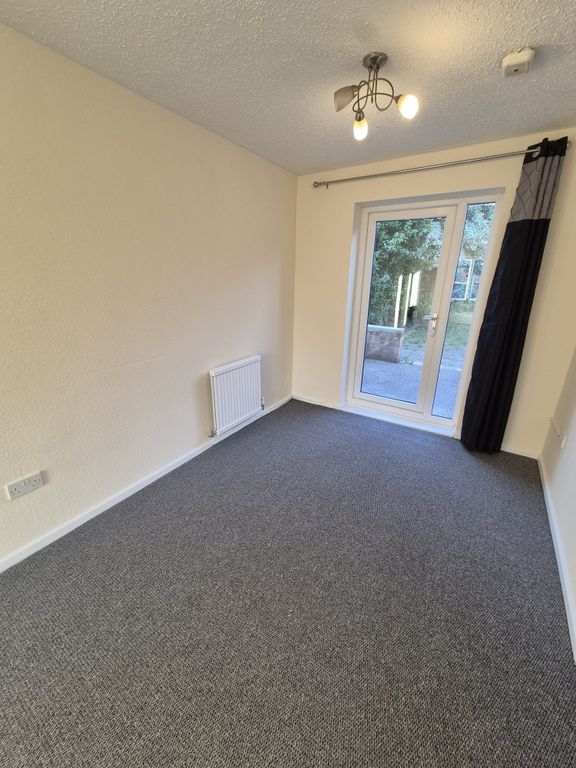 Property photo 3 of 10 Dining Area
