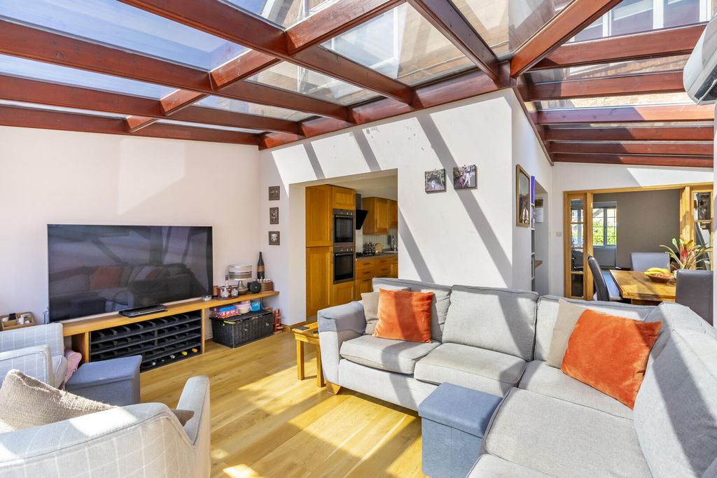 Property photo 3 of 24 Conservatory