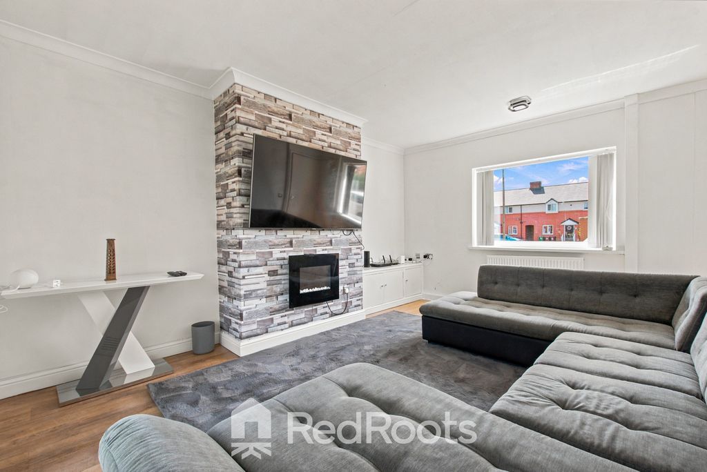 Property photo 2 of 19 5215751