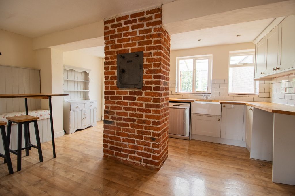Property photo 3 of 17 5371566