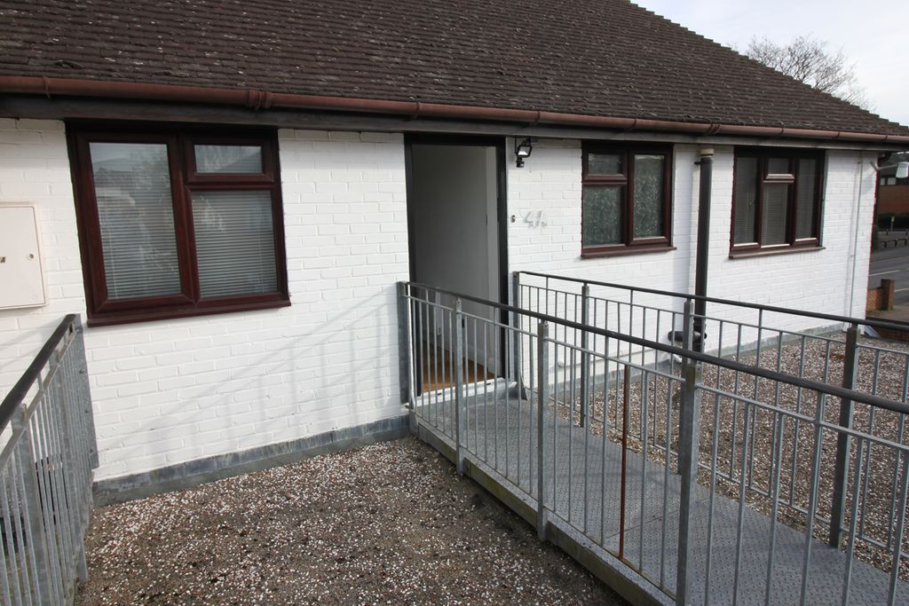 Property photo 2 of 10 Entrance