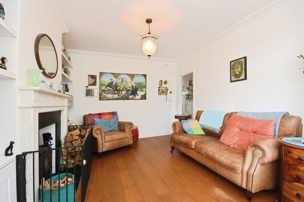 Property photo 3 of 17