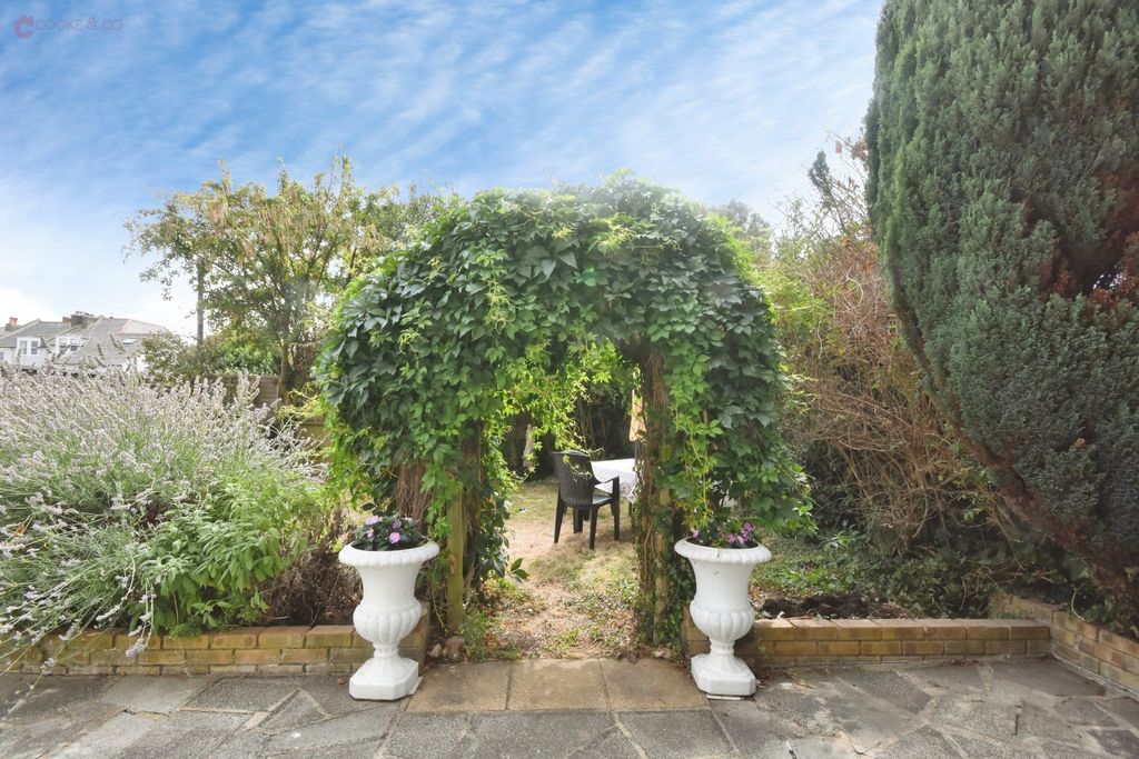 Property photo 2 of 21