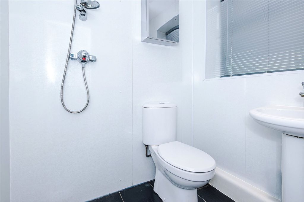 Property photo 1 of 67 Picture No. 77