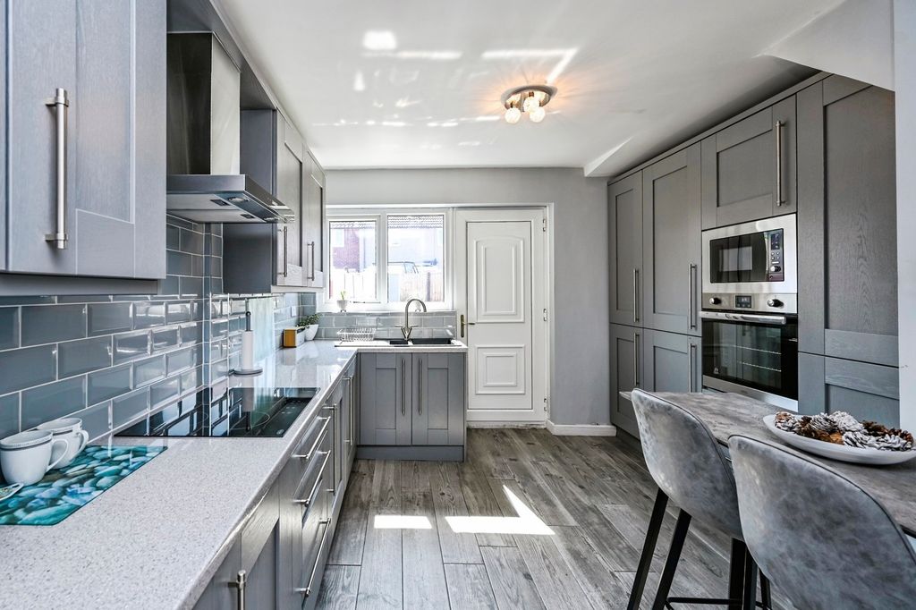 Property photo 3 of 19 Pbox-Img.Jpg