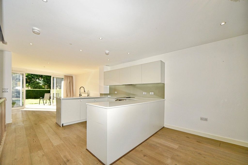 Property photo 3 of 24