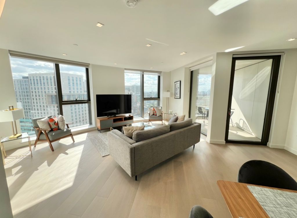 Property photo 2 of 39 Reception / Kitchen / Diner