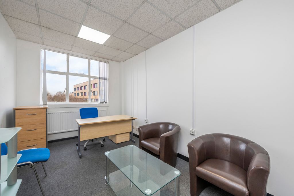Property photo 1 of 11 Office