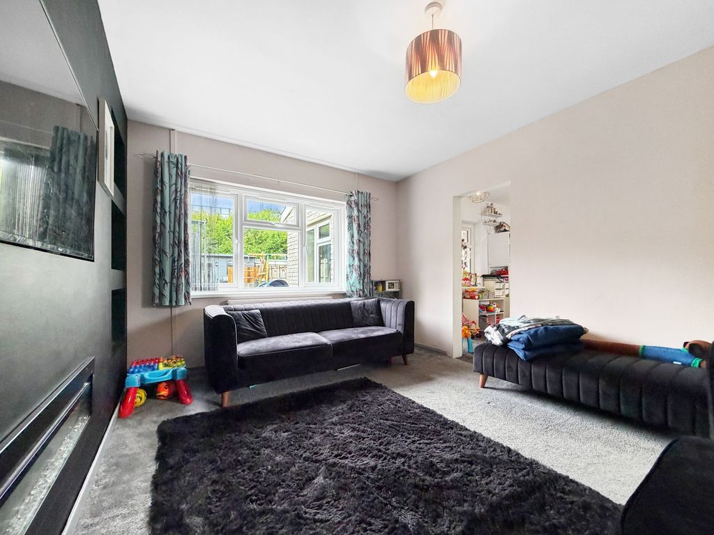 Property photo 3 of 34