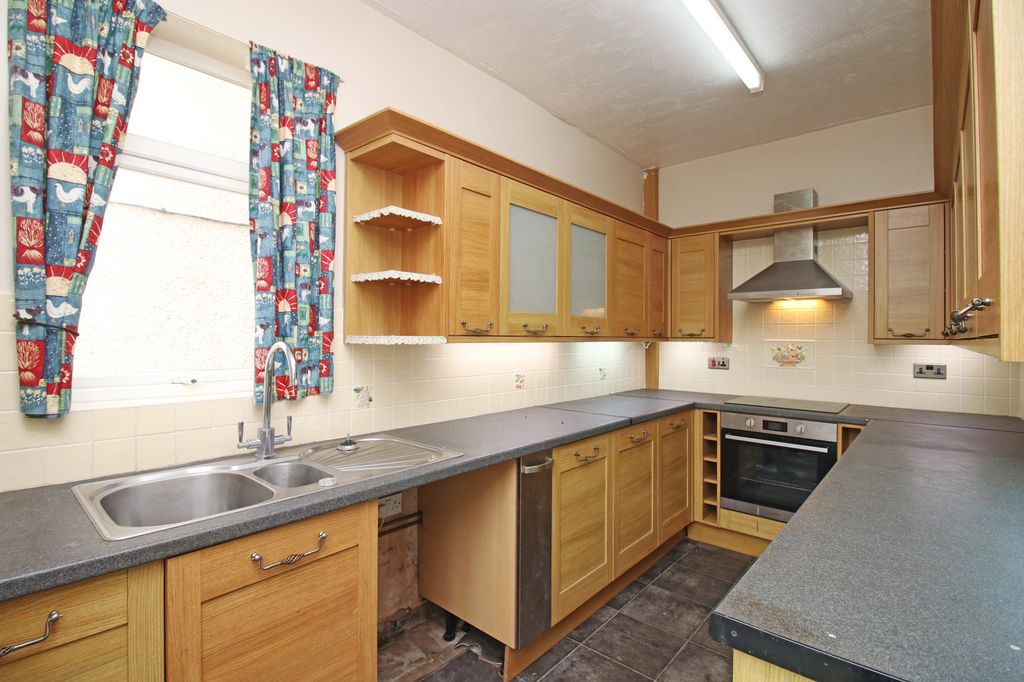 Property photo 2 of 21