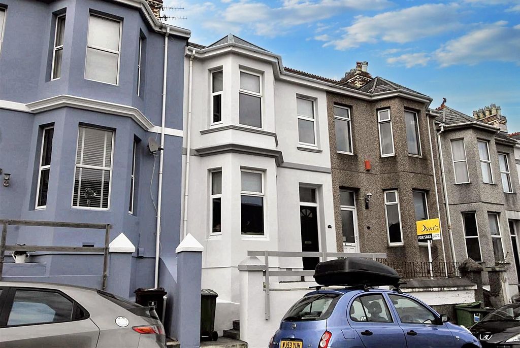 Property photo 1 of 7 15 Ash.Jpeg