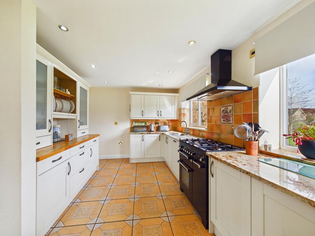 Property photo 3 of 24 Kitchen