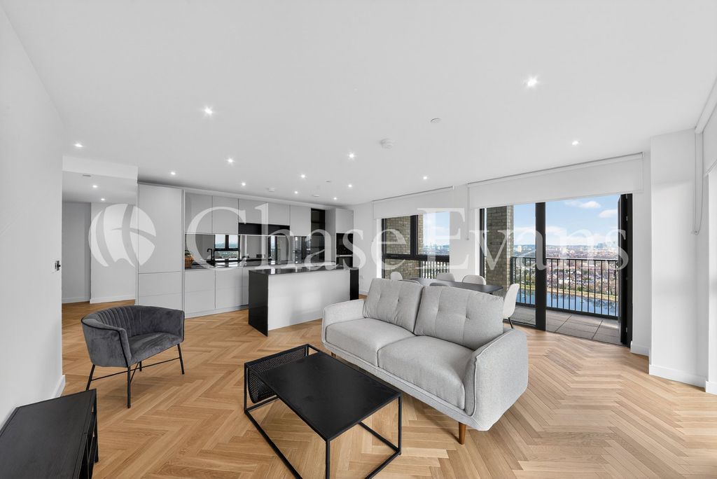 Property photo 1 of 22 Living