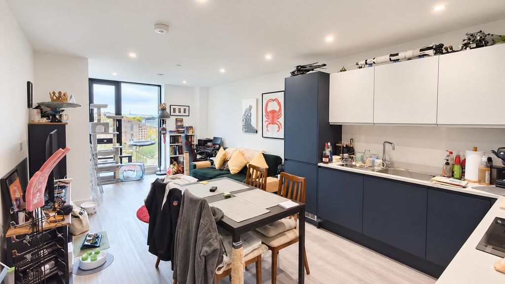 Property photo 3 of 11 Lounge Kitchen