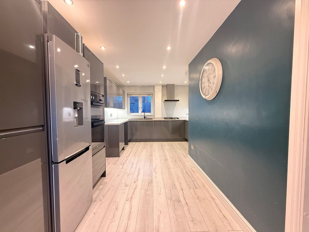 Property photo 3 of 13 Kitchen