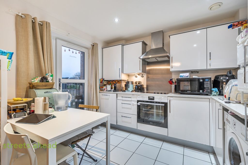 Property photo 3 of 12 90Dfab94-c50B-454...