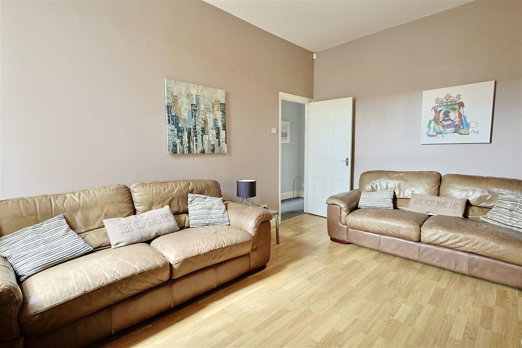 Property photo 1 of 11 3Eff400C-6Cbe-4475-98D5-4119F265Ecaa_1_201_A.Jpeg