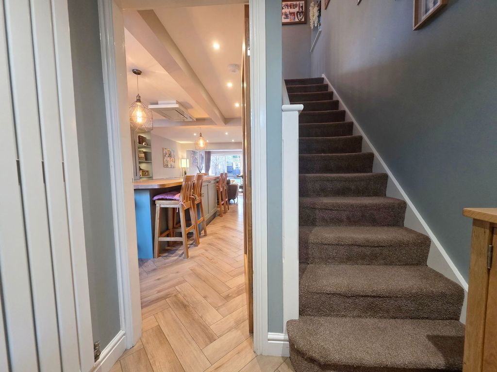 Property photo 3 of 28