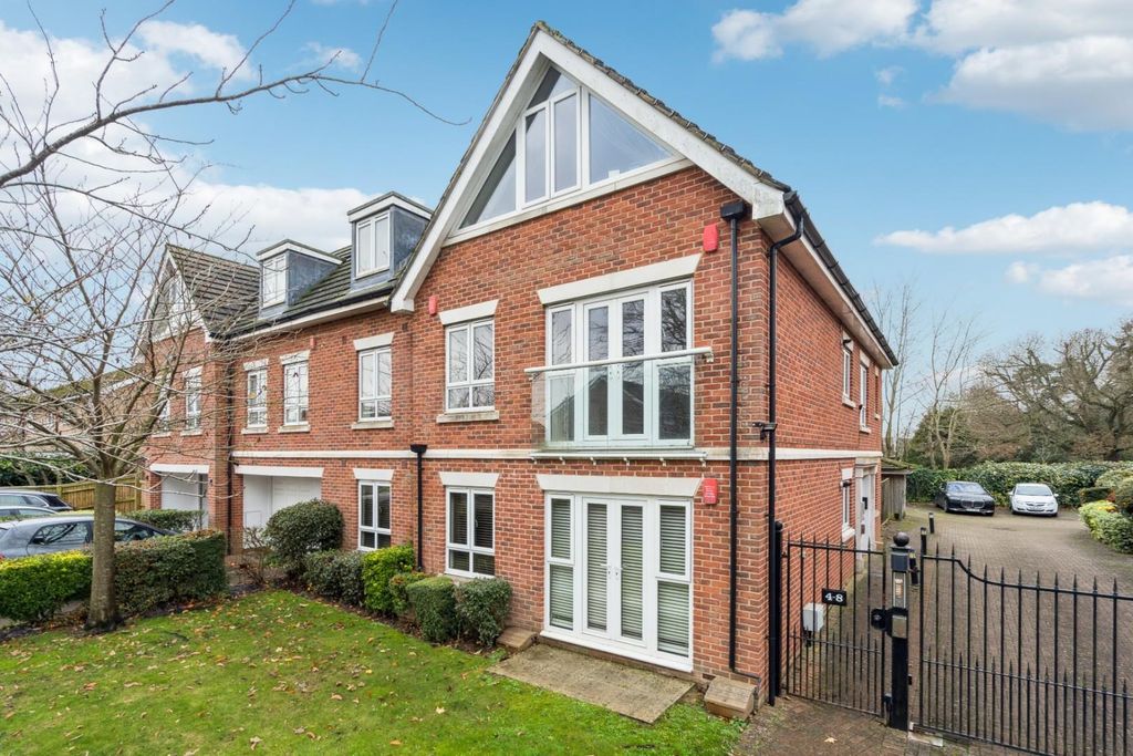 Property photo 1 of 17 Chiltern Mews