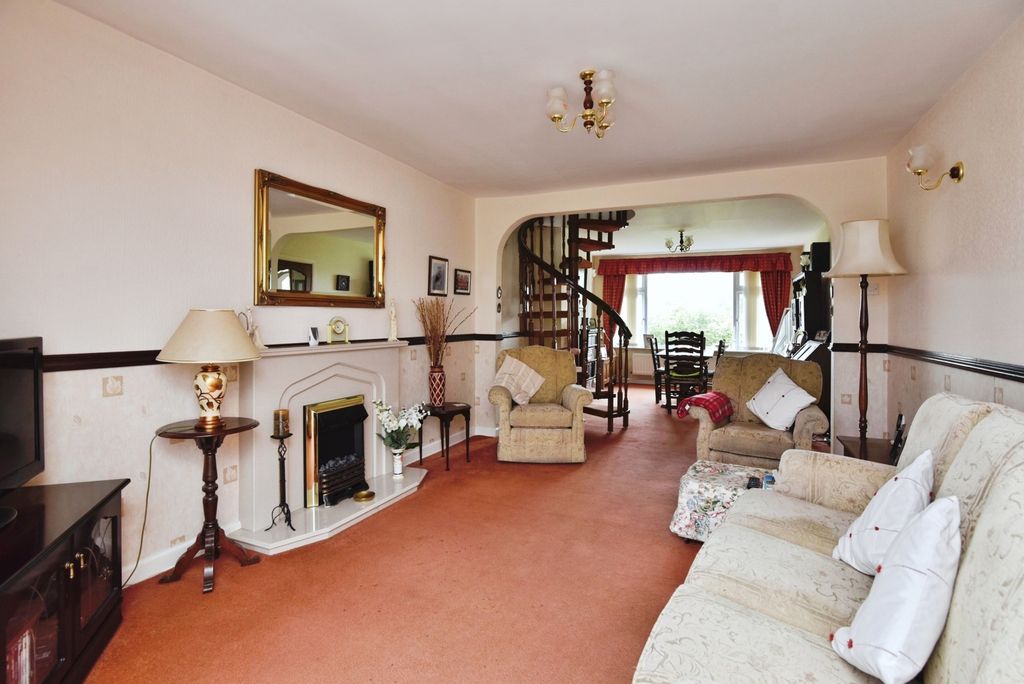 Property photo 3 of 17 Photo