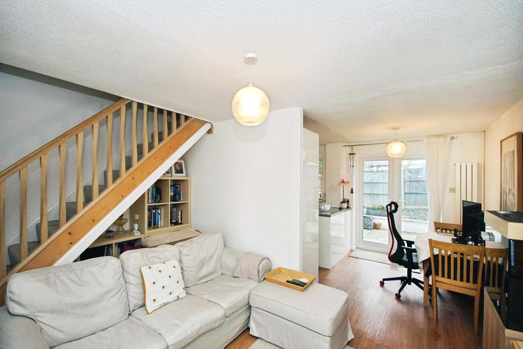 Property photo 2 of 10 Pbox-Img.Jpg