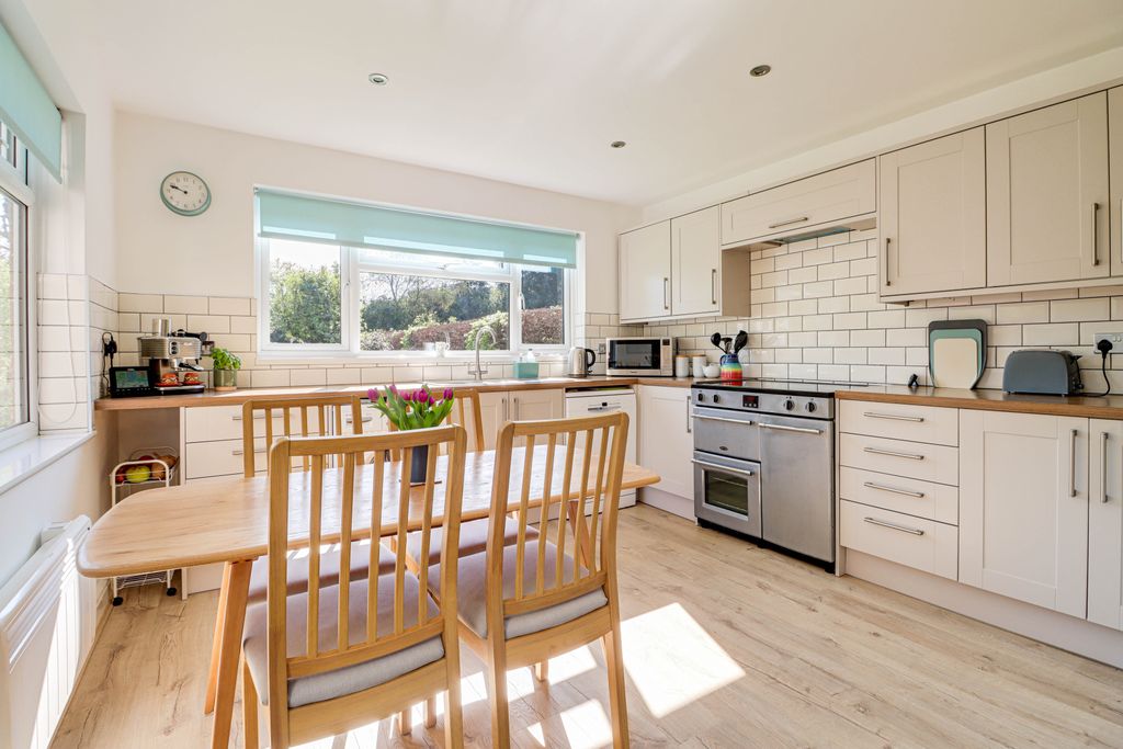 Property photo 3 of 23 Kitchen/Dining