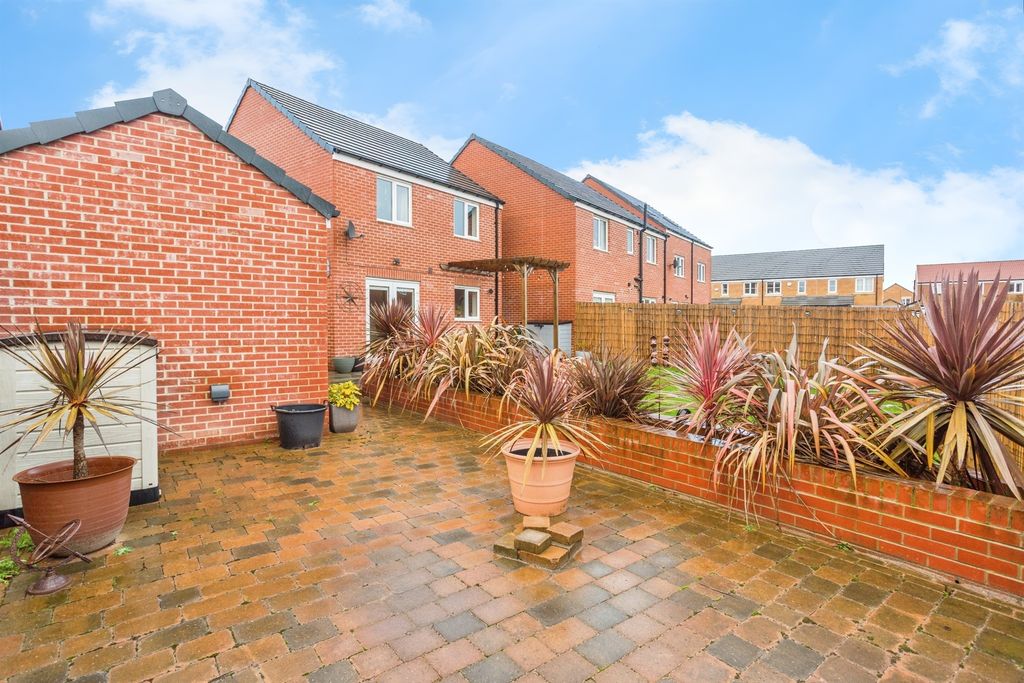 Property photo 2 of 20