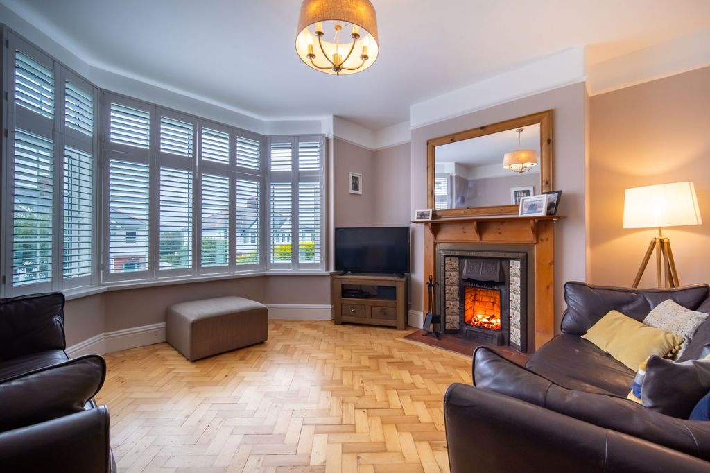 Property photo 2 of 33