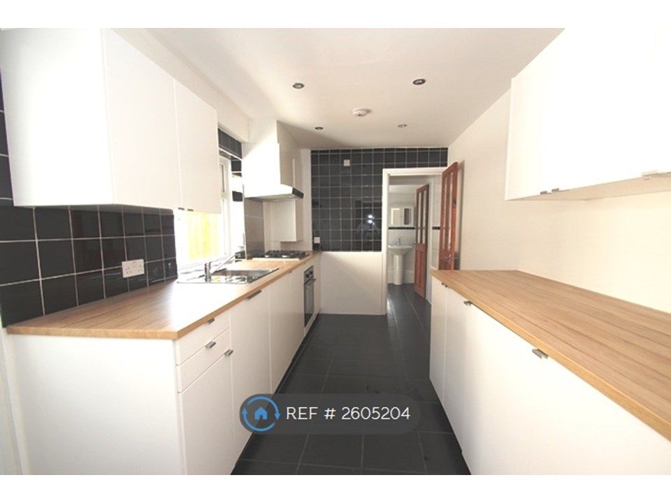 Property photo 3 of 5 Kitchen