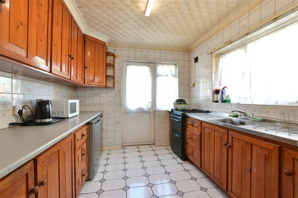 Property photo 3 of 9 Kitchen