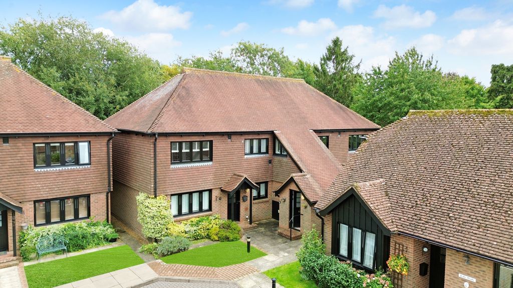 Property photo 1 of 11 Front