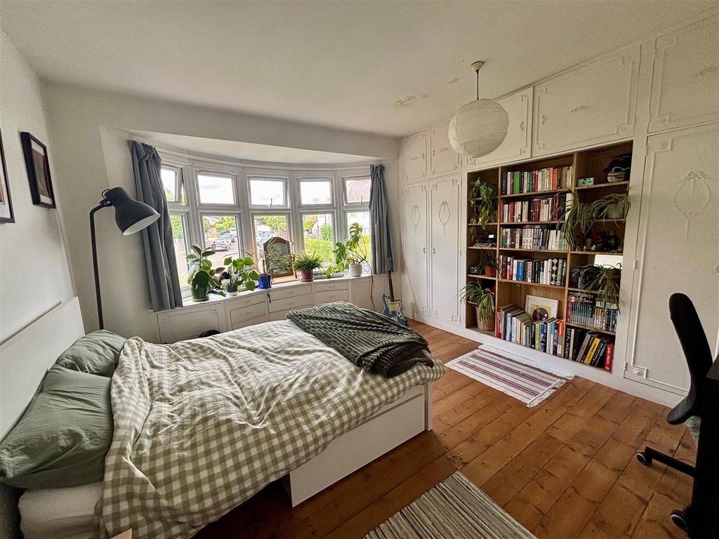 Property photo 3 of 14 Bed 2.Jpg