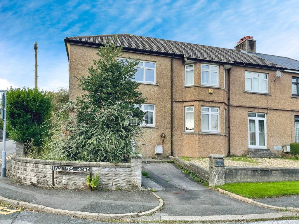 Property photo 2 of 31