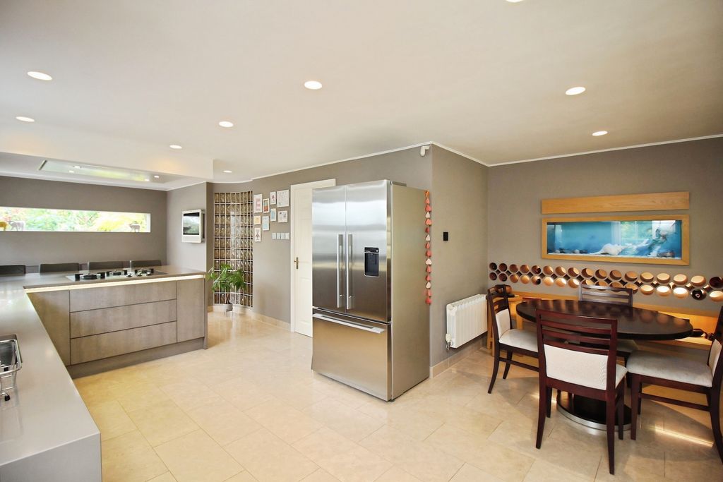 Property photo 3 of 31