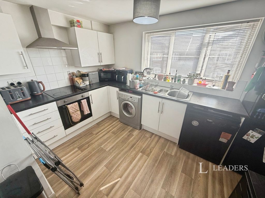 Property photo 2 of 11 2