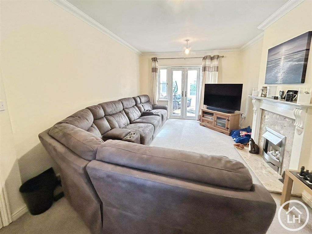 Property photo 2 of 15 Lounge