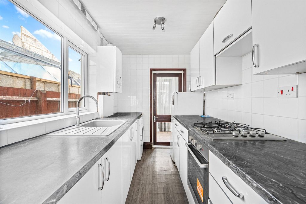 Property photo 3 of 11 Picture No. 06