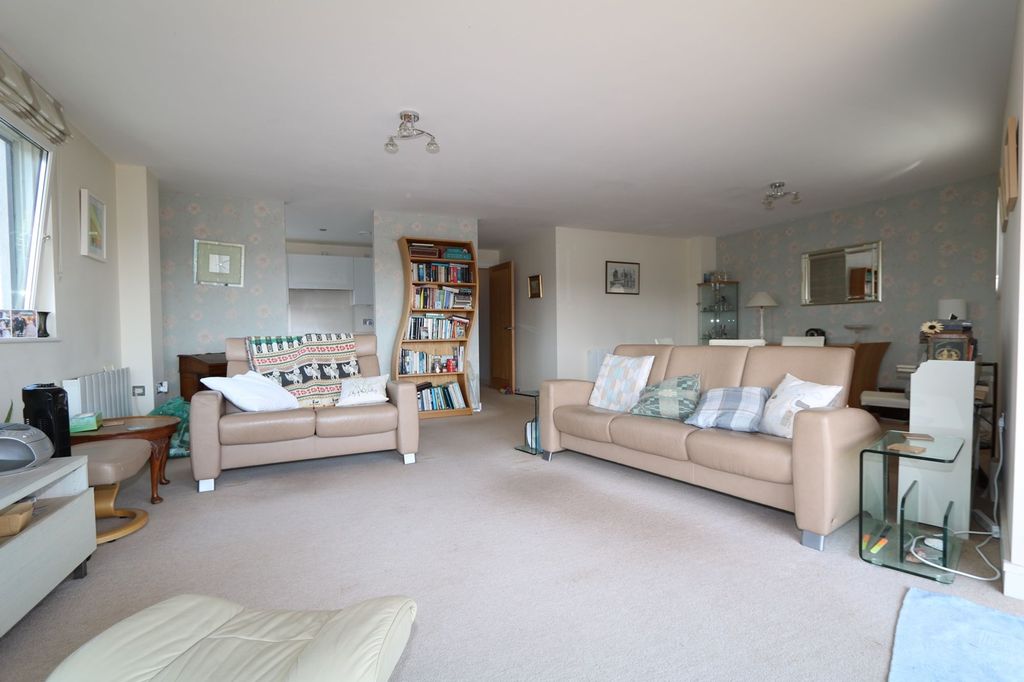 Property photo 2 of 22