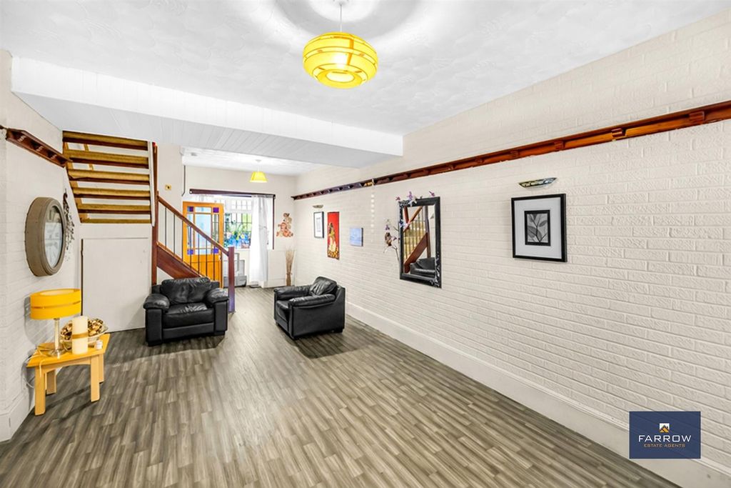 Property photo 2 of 21 Lounge / Diner