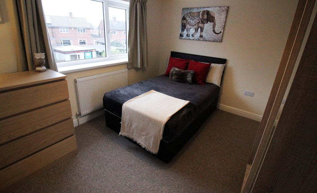 Property photo 1 of 5 Bedroom