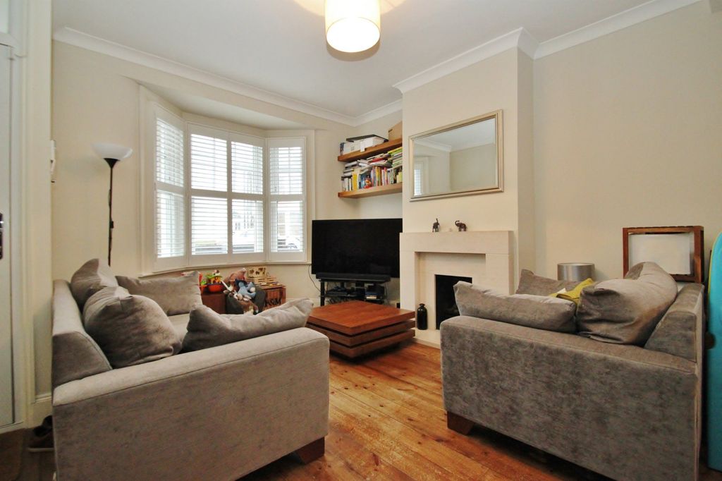 Property photo 2 of 8