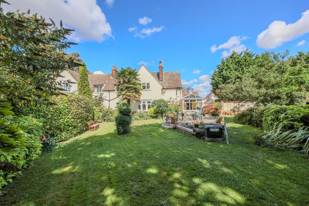 Property photo 2 of 43